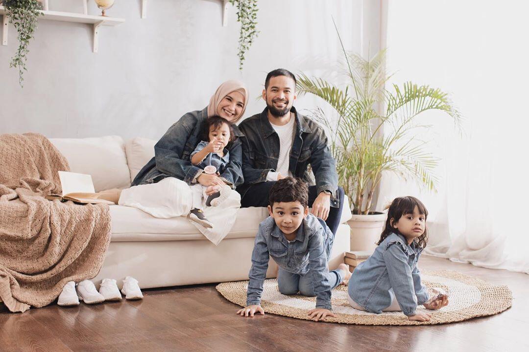 Semakin Romantis, Ini 4 Aktris Yang Adem Ayem Dalam Berumah Tangga!