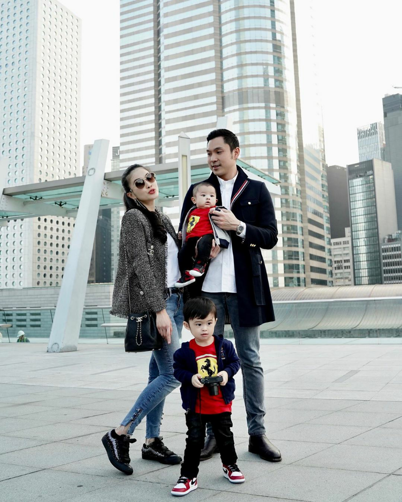 Semakin Romantis, Ini 4 Aktris Yang Adem Ayem Dalam Berumah Tangga!