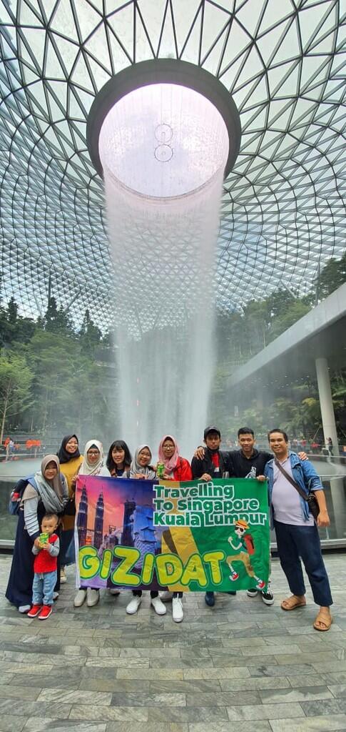 'Travelling goes to Singapore-Malaysia' bersama Gizidat