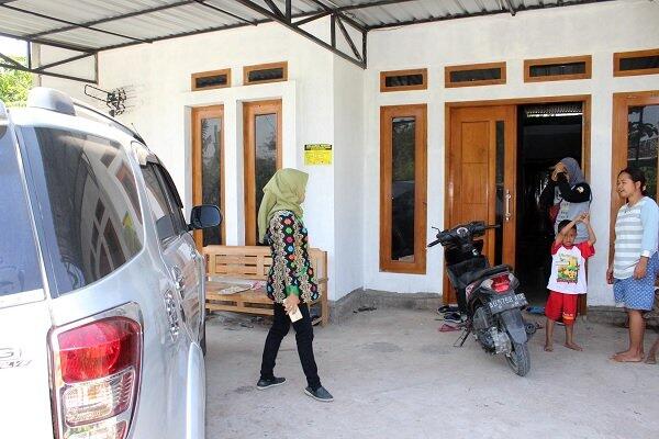 Punya Mobil tapi Rumahnya Berstiker "Keluarga Miskin"
