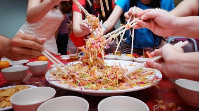 Yu Sheng, Makanan Khas Imlek Yang Syarat Akan Makna