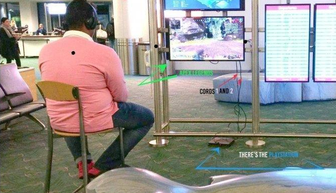 Greget, Bajak TV Di Bandara Cuma Buat Main PS4
