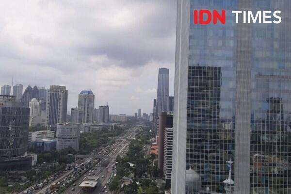 Hujan Disertai Petir Masih Menghantui Jakarta Hari Ini