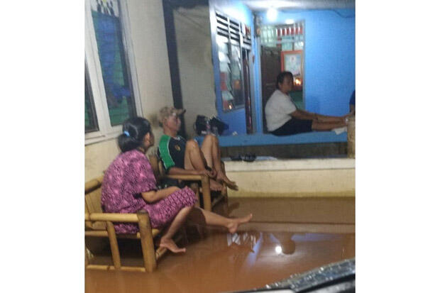 Diguyur Hujan, Rumah Warga Ciputat dan Pamulang Mulai Didatangi Banjir