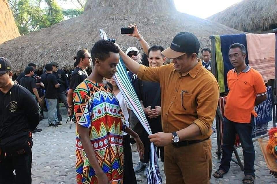Zozibini Tunzi Kunjungi Indonesia, Ini Beberapa Potretnya Saat Di Sumba NTT