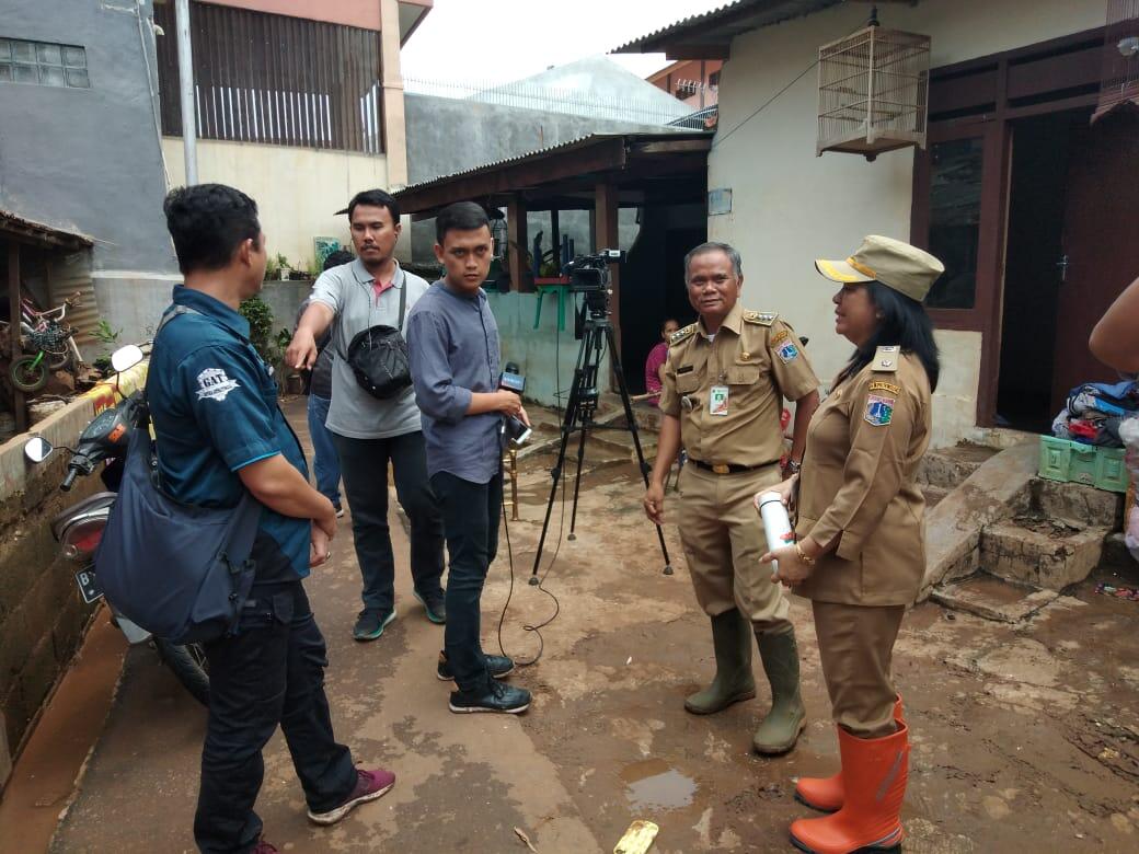 Mundari Turun Langsung Ke Lokasi Banjir