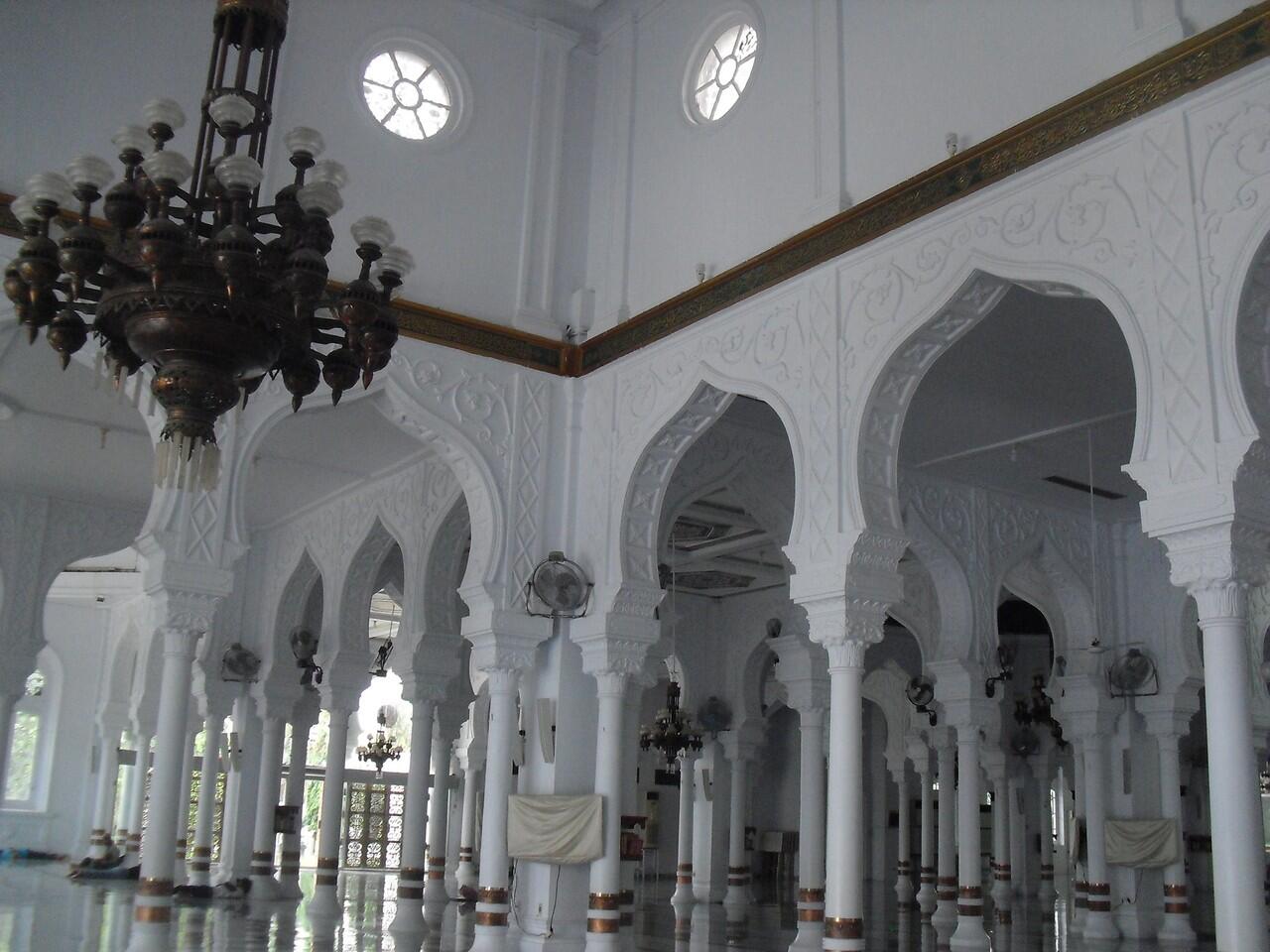Pahitnya Kopi Aceh dan Teguran di Masjid Baiturrahman