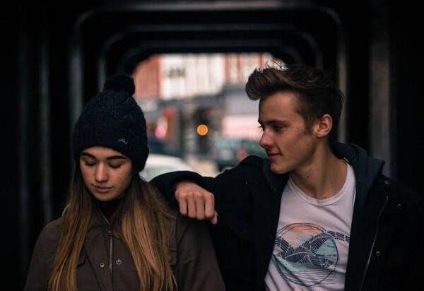 5 Cara Usir Kenangan Tentang Cinta Pertama, Jangan Terbelenggu Ya