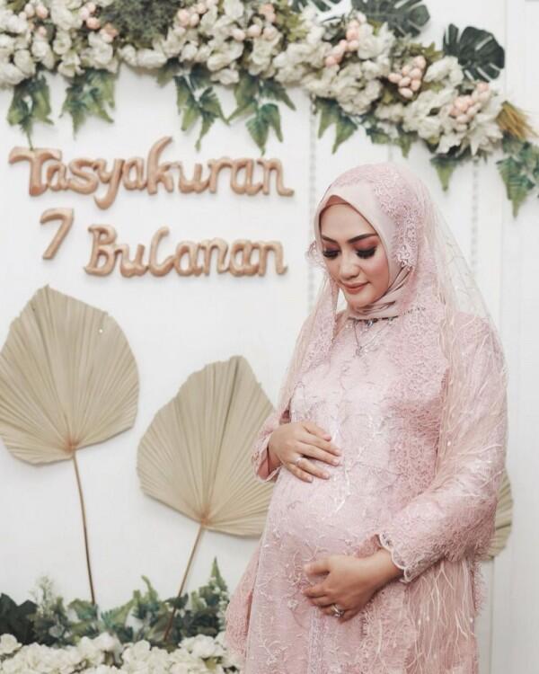 10 Potret Mama Lita MasterChef dari Hamil hingga Melahirkan Anak Ke-3