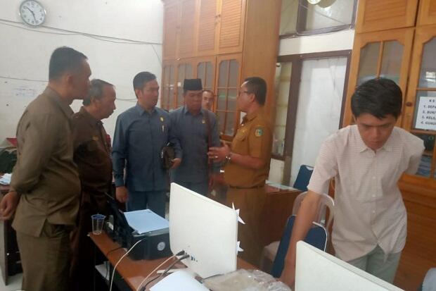 Masyarakat Kerinci Jambi Tak Bisa Bikin E-KTP karena Jaringan Internet Diputus