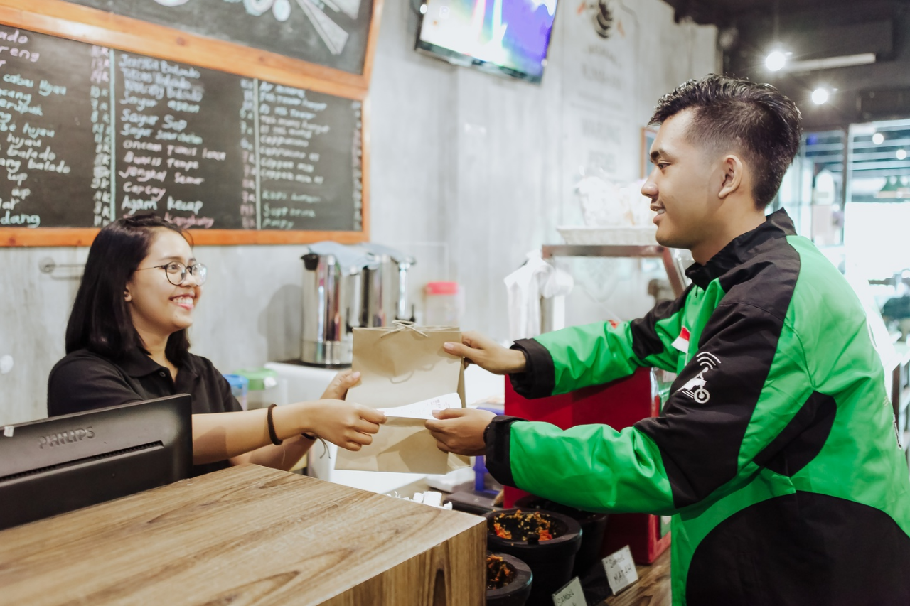 TREN Ketagihan &quot;JAJAN&quot; Makanan Minuman Via Online Yang Menguras Kantong !