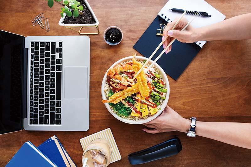 TREN Ketagihan &quot;JAJAN&quot; Makanan Minuman Via Online Yang Menguras Kantong !