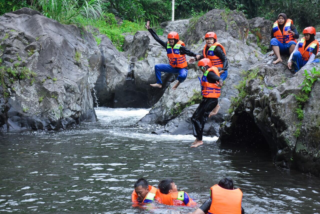  &#91; Purwokerto &#93; RIVER TUBING DAYUNG ADVENTURE