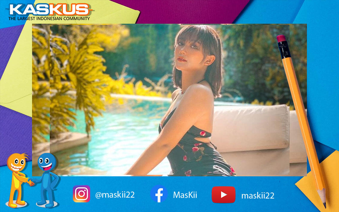 Pose Aduhai Marion Jola Saat di Kolam Renang