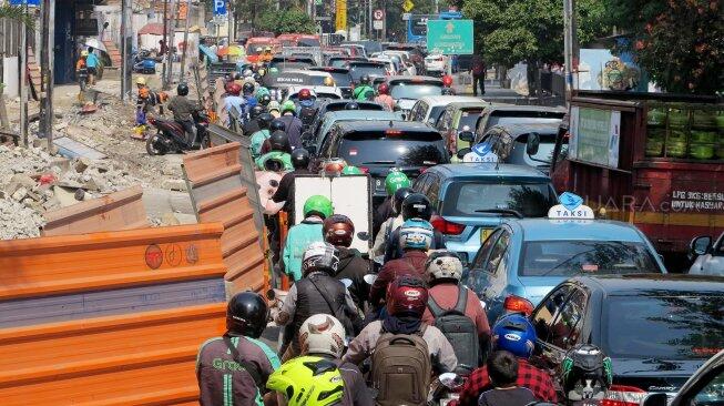 Sejumlah Cara Dilakukan Anies untuk Kurangi Kemacetan di Jakarta, Faktanya?