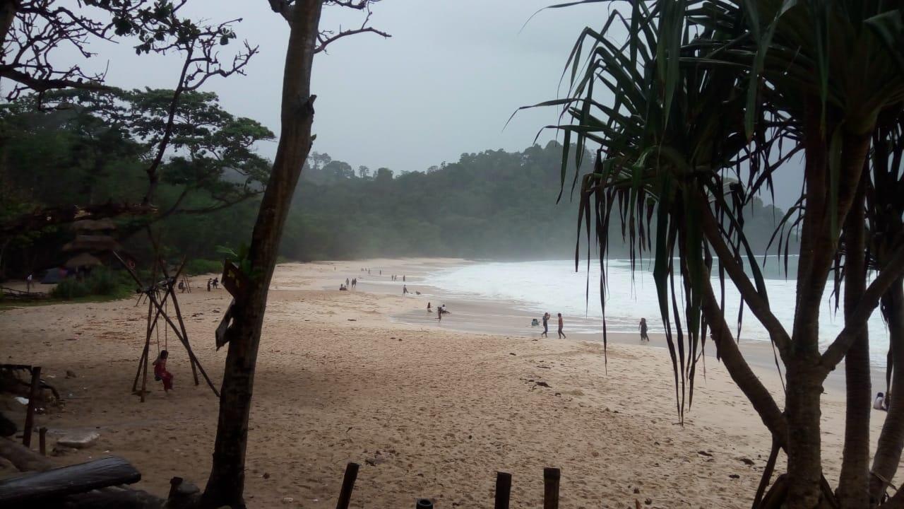 Liburan Ke Pantai Sendiki, Kenapa Tidak?