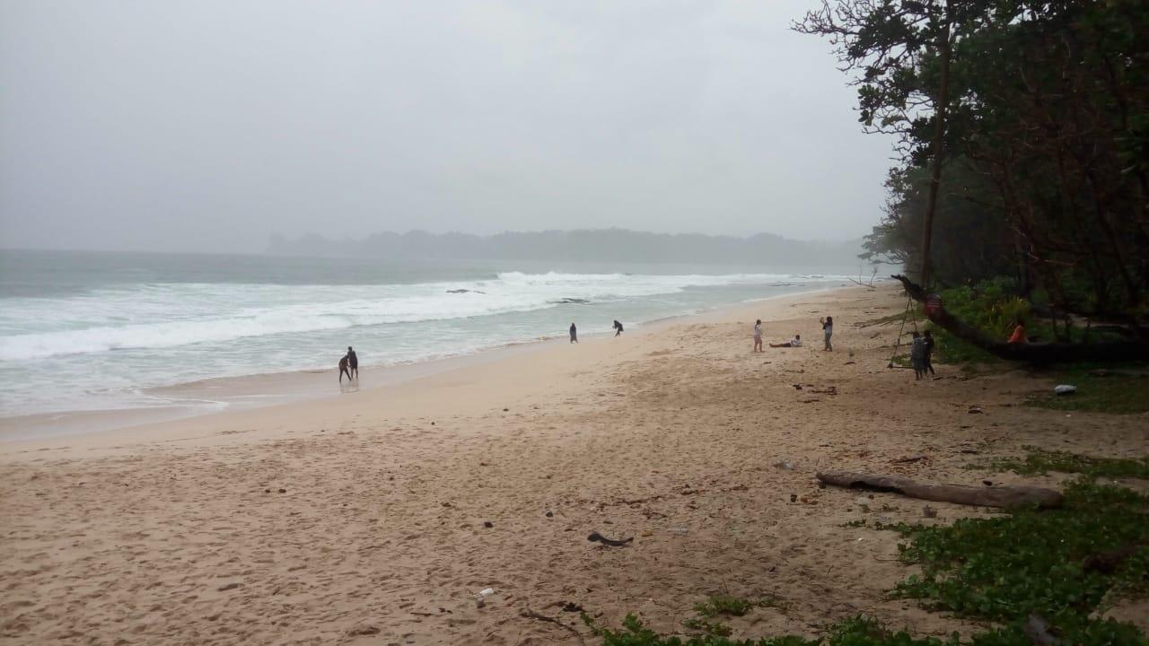 Liburan Ke Pantai Sendiki, Kenapa Tidak?