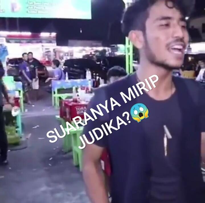 Keren! Pengamen Bersuara Mirip Judika Bikin Pengunjung Melongo, Penasaran?