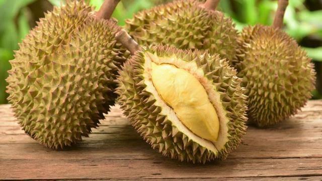 Makan Durian Bisa Sebabkan Kolesterol Naik?