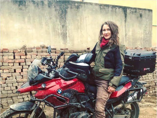 Biker Wanita Asal Kanada Rosie, Perjalanan Travellingnya Membuat Ia Muallaf