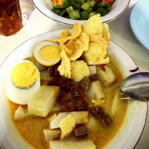 5 Rekomendasi Lontong Kari Enak di Bandung, Cocok Pisan buat Sarapan!