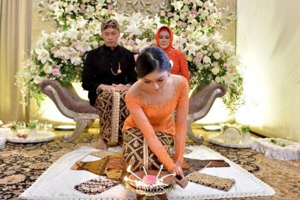 Dekorasi Pengajian hingga Siraman Kevin Liliana, Indah Bertabur Bunga