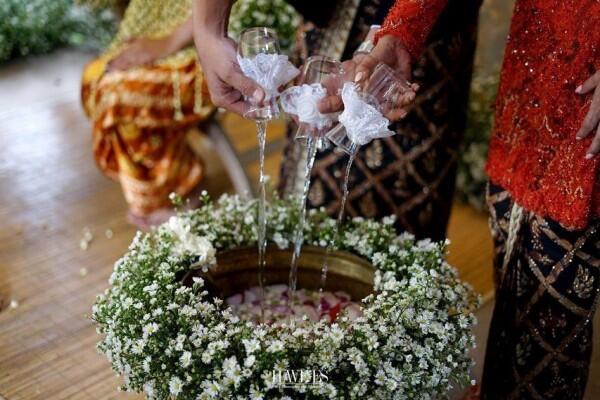 Dekorasi Pengajian hingga Siraman Kevin Liliana, Indah Bertabur Bunga