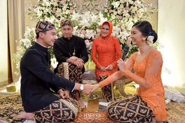 Dekorasi Pengajian hingga Siraman Kevin Liliana, Indah Bertabur Bunga