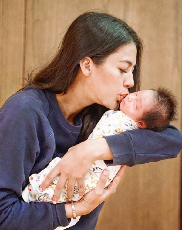 Mama Muda Hits, 10 Momen Penuh Kasih Paula Verhoeven Momong Baby Kiano