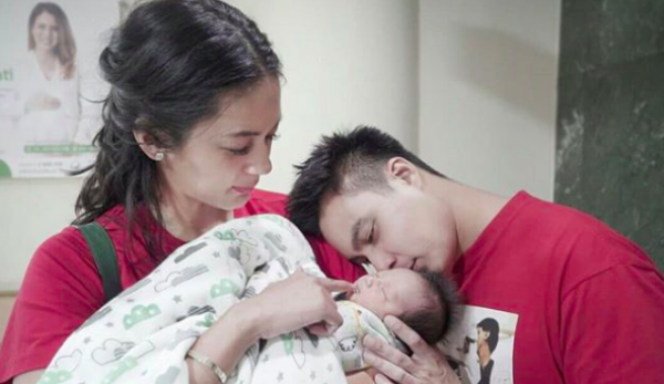 Mama Muda Hits, 10 Momen Penuh Kasih Paula Verhoeven Momong Baby Kiano
