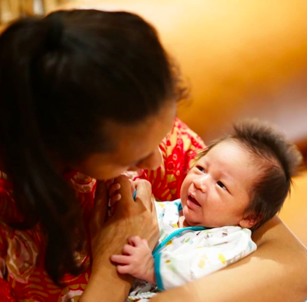 Mama Muda Hits, 10 Momen Penuh Kasih Paula Verhoeven Momong Baby Kiano