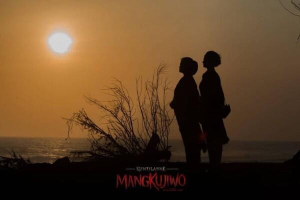 Review Film Horor Mangkujiwo: Asal Muasal Lahirnya Kuntilanak!