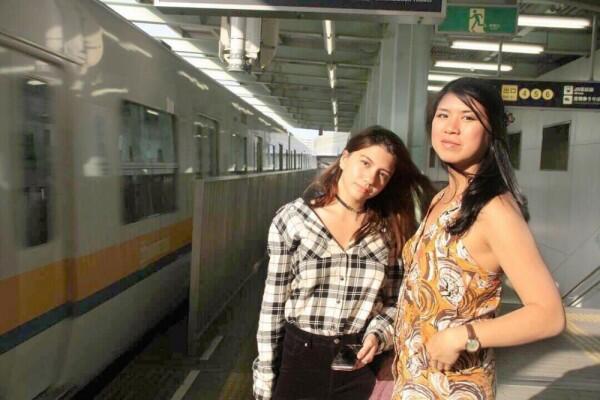 Jarang Terekspos, Intip 10 Potret Kompak Cassandra Lee & Kakaknya