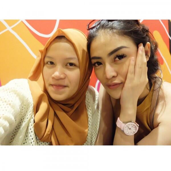 Intip 10 Potret Kompak Sylvia Genpati dan Adiknya, Sister Goals!