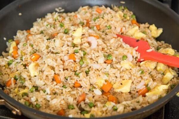 6 Makanan Lezat yang Ternyata Bisa Dimasak Menggunakan Rice Cooker