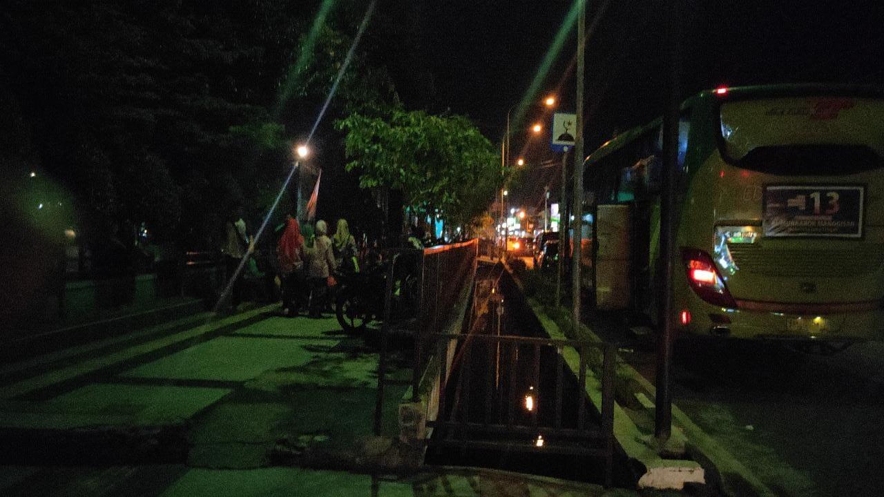 Banjir Datang, Barang Dagangan Hampir Hilang