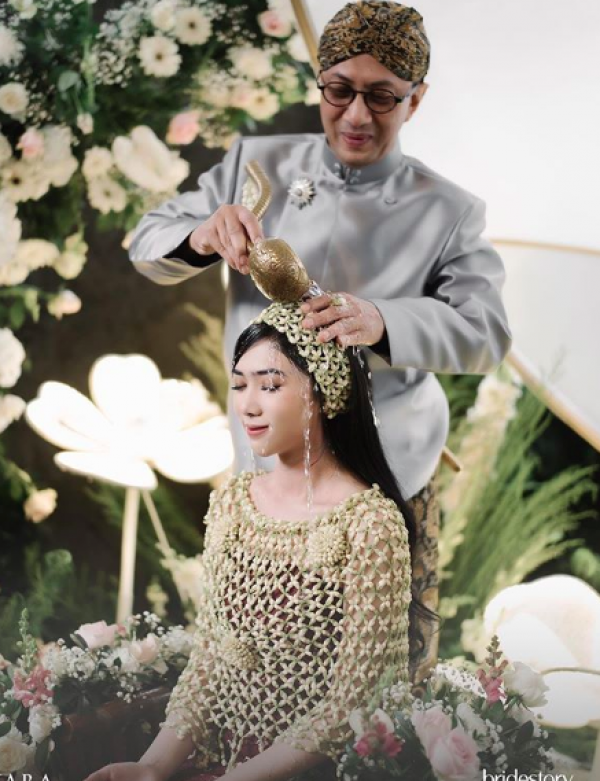 Menikah Setelah 12 Tahun Pacaran, 10 Perjalanan Cinta Isyana & Rayhan