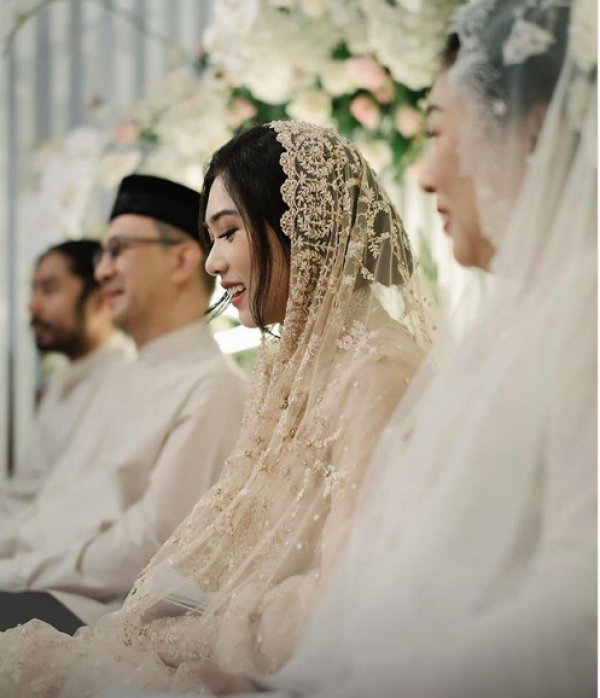 Menikah Setelah 12 Tahun Pacaran, 10 Perjalanan Cinta Isyana & Rayhan