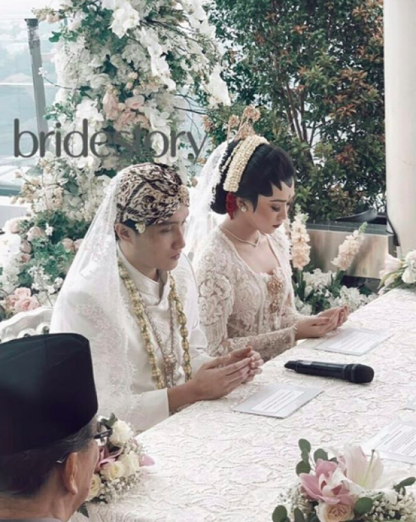 Menikah Setelah 12 Tahun Pacaran, 10 Perjalanan Cinta Isyana & Rayhan