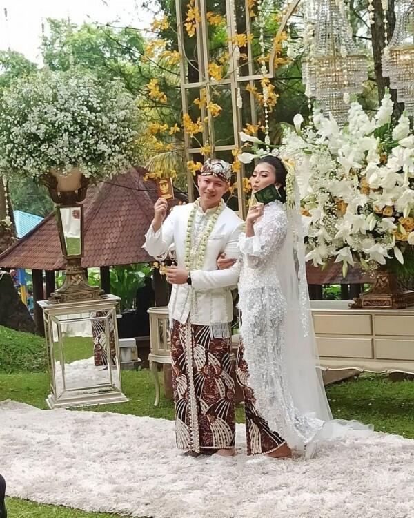 9 Style dan Makeup Akad Nikah Kevin Liliana, Adat Sunda Tanpa Siger