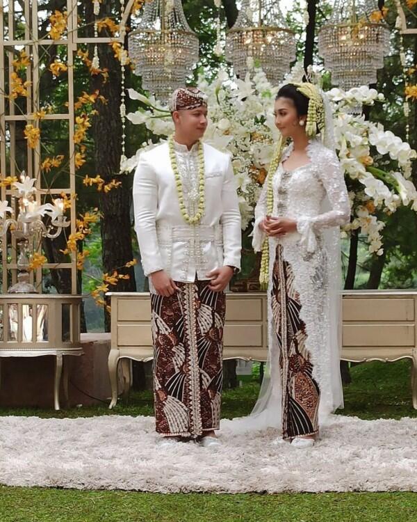 9 Style dan Makeup Akad Nikah Kevin Liliana, Adat Sunda Tanpa Siger
