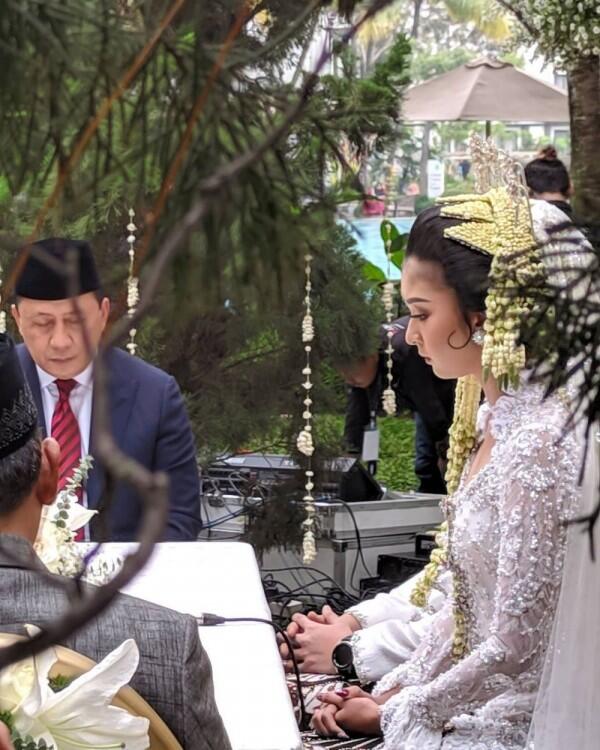 9 Style dan Makeup Akad Nikah Kevin Liliana, Adat Sunda Tanpa Siger