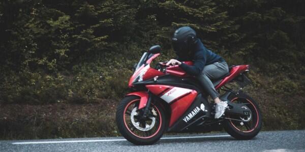 Baru Pertama Kali Naik Motor? 5 Hal Ini Tidak Boleh Kamu Lupakan Lho!