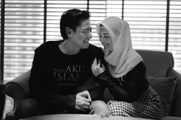 Umumkan Kehamilan, 10 Potret Kemesraan Roger Danuarta & Cut Meyriska