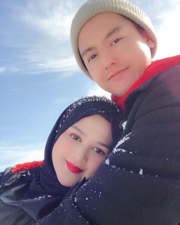Umumkan Kehamilan, 10 Potret Kemesraan Roger Danuarta & Cut Meyriska