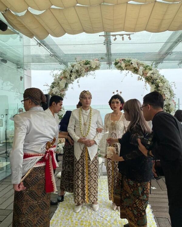 9 Style dan Makeup Akad Nikah Isyana Sarasvati, Pakai Adat Jogja Putri