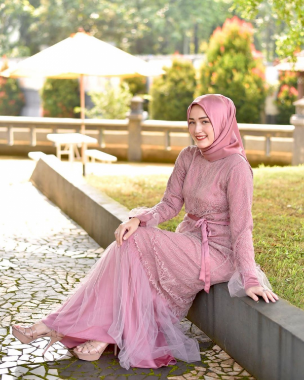 Jadi Ibu Siaga, 10 Gaya Adelia Pasha yang Manis & Menawan
