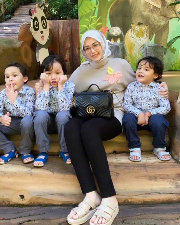 Jadi Ibu Siaga, 10 Gaya Adelia Pasha yang Manis & Menawan