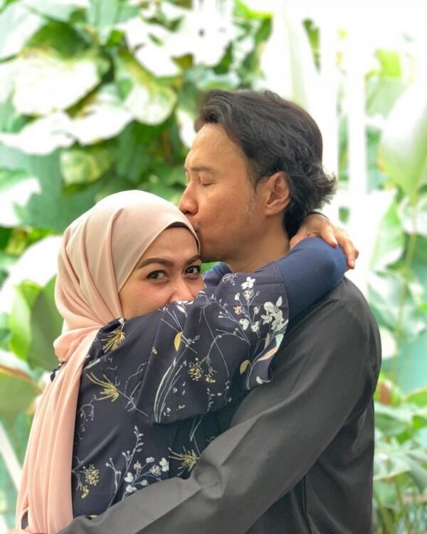 10 Potret Kemesraan Agus Kuncoro & Istri Tercinta di Anniversary ke-15