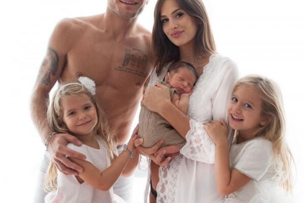 Family Goal, Ini 9 Potret Pesepak Bola Ciro Immobile Bersama Keluarga